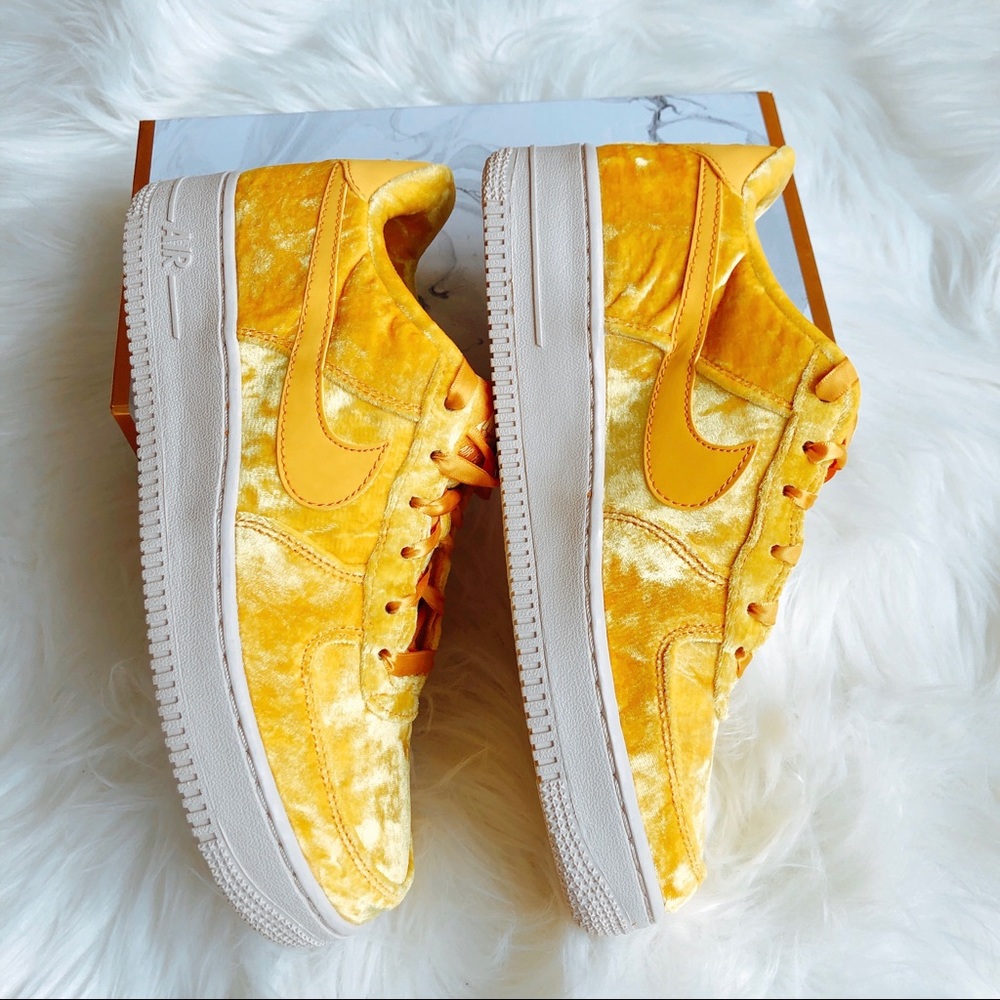 Nike Air Force 1 LV8 - Picture 5 of 8